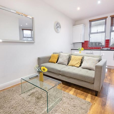Modern Apartment Close To City Centre With Parking Leeds  Exterior foto
