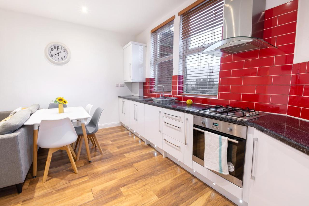 Modern Apartment Close To City Centre With Parking Leeds  Exterior foto